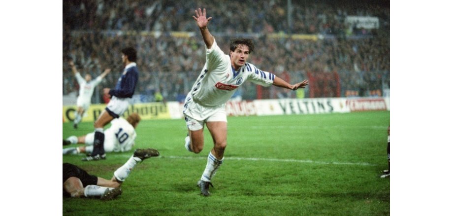 GES/ Fussball/ Karlsruher SC - FC Valencia , 02.11.1993
